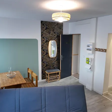 Lumineux De Avec 2 Places De Parking Privées Intérieur Beuvrages
